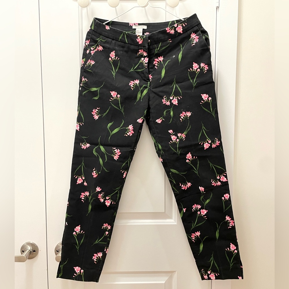 H&M Ankle-Length Black Floral Tailored Trousers in Size 4